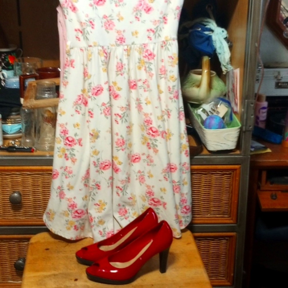Cream Colored dress with Pink and yellow flowers, cotton dress, size Medium  7-9